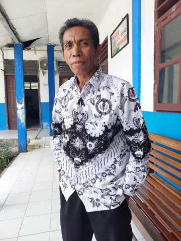 BERNARD WATUMLAWAR, S.Sos